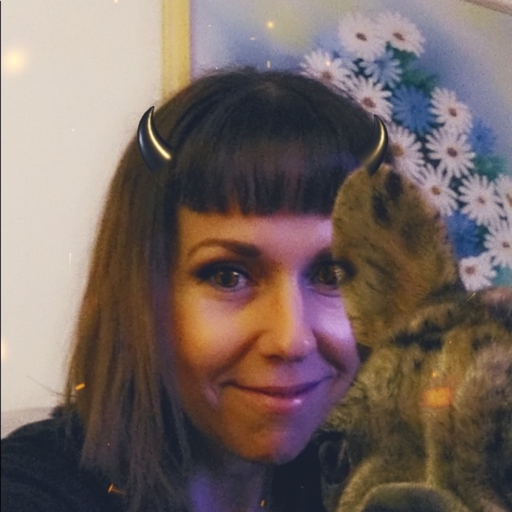 Meet your Posher, Holly